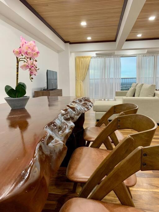 The Venus - Spacious Wooden Top Floor Apartment Sitiawan Buitenkant foto